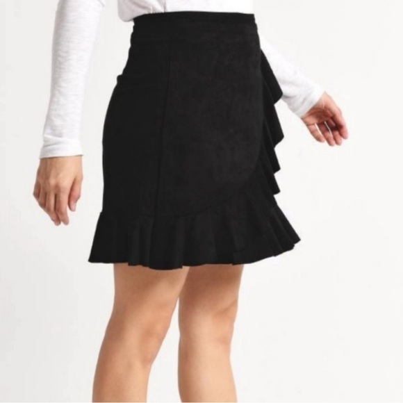 BB Dakota faux suede black skirt - Picture 2 of 4
